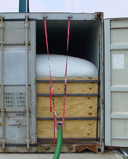 Revetimiento para contenedor de carga líquida a granel